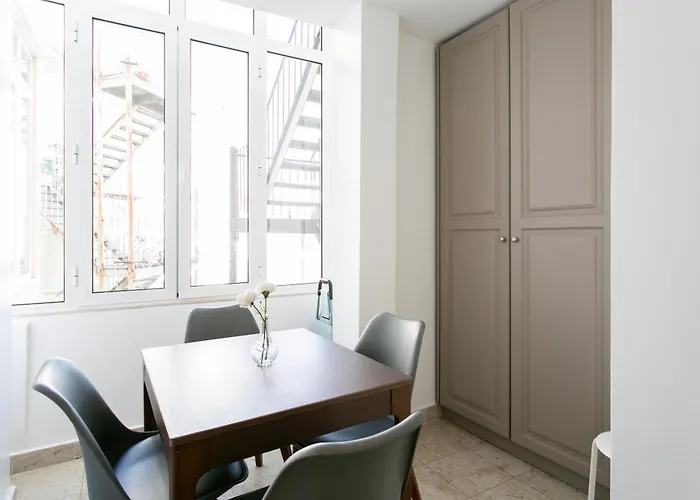 Boutique Near Ritz & Liberdade Apartman *